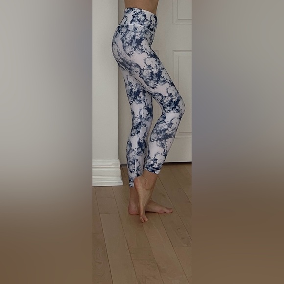 GAP FIT Crop Leggings - Picture 2 of 9